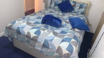 Basic Double Room - Blue Room 1 | Free WiFi, bed sheets