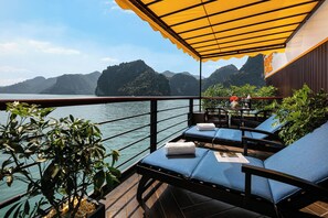 Beach/ocean view - Nostalgia Halong Cruise (Ha Long)