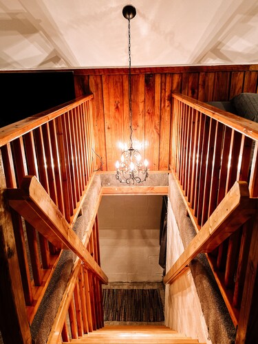 Muskie-Lounge River Retreat! Secluded getaway. 