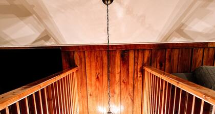 Muskie-Lounge River Retreat! Secluded getaway.