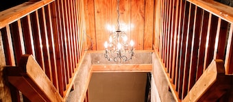 Muskie-Lounge River Retreat! Secluded getaway.