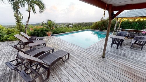 Gîte Baobab 2: Beautiful pool area and its panoramic view