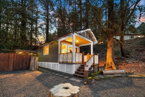 Exterior - Hot Tub Cabin #11 (Union)