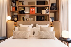 Hypo-allergenic bedding, pillow-top beds, in-room safe, desk - Alberte Hotel (Paris)