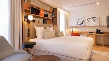 Premium Room (Georges) | Hypo-allergenic bedding, pillowtop beds, in-room safe, desk