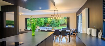 Opulent, relaxing home with hot tub