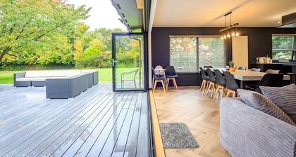 Opulent, relaxing home with hot tub