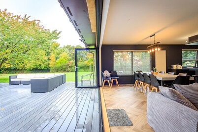 Opulent, relaxing home with hot tub