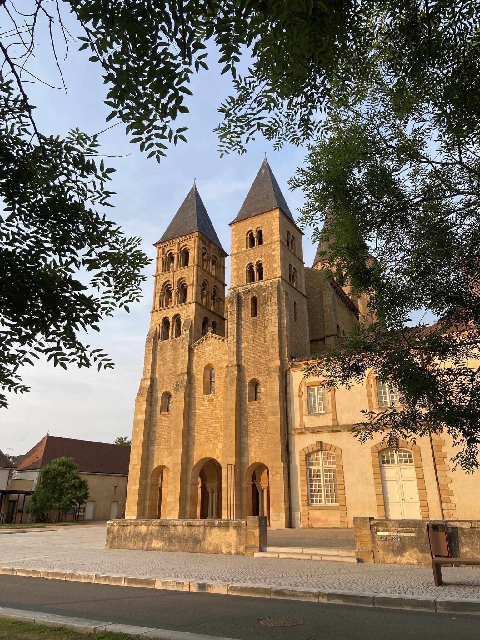 Tempat menarik
