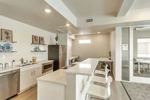 Cozy*Secure*Easy Ski Access*Hot Tub*Gated Parking