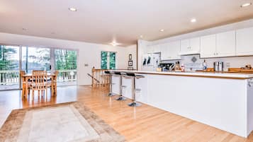 KylskÄp, mikrovÄgsugn, ugn och spishÀll