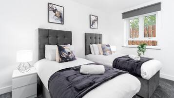 2 Schlafzimmer, Schreibtisch, Bügeleisen/Bügelbrett, kostenloses WLAN