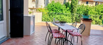 Apartment in nobiliar palace with terrace in center of the city