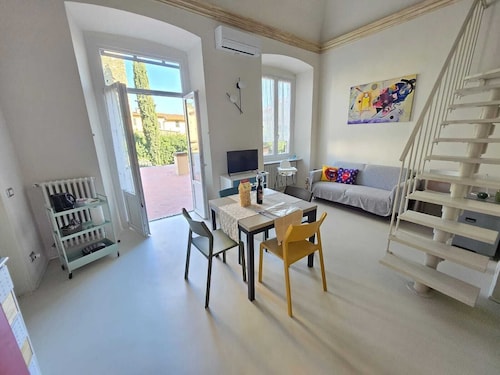 Apartment in nobiliar palace with terrace in center of the city