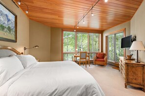 4 bedrooms, Internet, wheelchair access - This cozy four bedroom residence is located in our Phase III portion of the Woodrun V property. (Snowmass Village)