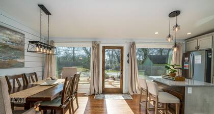 Private Pool & Hot-tub! Walk Downtown; Large Porch; King Beds; Spacious