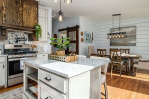 Fridge, microwave, oven, stovetop - Private Pool & Hot-tub! Walk Downtown; Large Porch; King Beds; Spacious (Monroe)