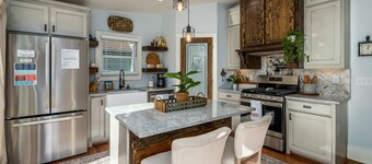 Private Pool & Hot-tub! Walk Downtown; Large Porch; King Beds; Spacious