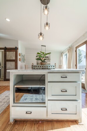 Interior - Private Pool & Hot-tub! Walk Downtown; Large Porch; King Beds; Spacious (Monroe)