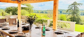 Large Private Luxury Farmhouse | Sleeps 15 | Heated Pool | 4 baths | Monflanquin