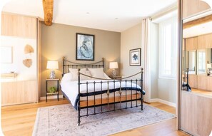 7 habitaciones, escritorio, tabla de planchar con plancha y wifi 