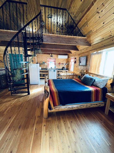 Trapper Cabin, Greyhouse Inn Vacation Rentals