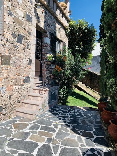 Cozy apartment with kitchen and garden