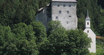 1 Studio Flat walking distance to ski lifts (we have 2 in the same building)