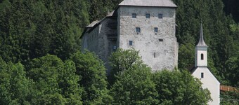 1 Studio Flat walking distance to ski lifts (we have 2 in the same building)