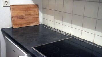 Refrigerador, microondas, placa de cocina, cafetera/tetera