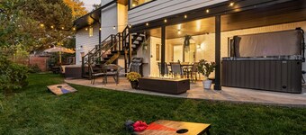 Sleeps 20, Hot Tub, 20mins to Denver/Red Rocks,  1.5hrs to skiing/mountains