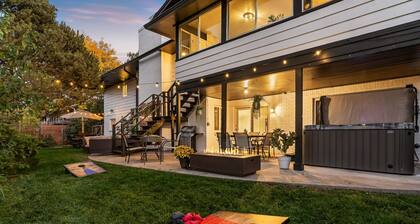 Sleeps 20, Hot Tub, 20mins to Denver/Red Rocks, 1.5hrs to skiing/mountains