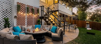 Sleeps 20! 20 mins to Denver, Hot Tub, 2 Fire Pits, 8 bedrooms