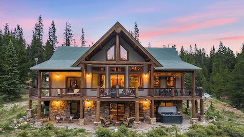 Cozy Cabin with Hot Tub, Pool Table, 16miles to Breckenridge