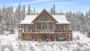 A log cabin with a balcony, surrounded by snow-covered trees. - Book 3+4th FREE Amazing views, Hot Tub, Pool Table, Hot Springs, Moose sightings (Fairplay)