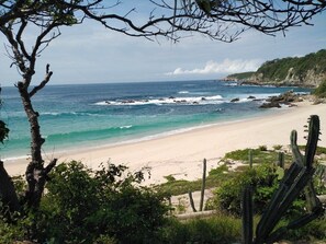 Bungalow | Playa | Sombrillas y toallas de playa