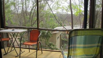 Bungalow | Outdoor dining