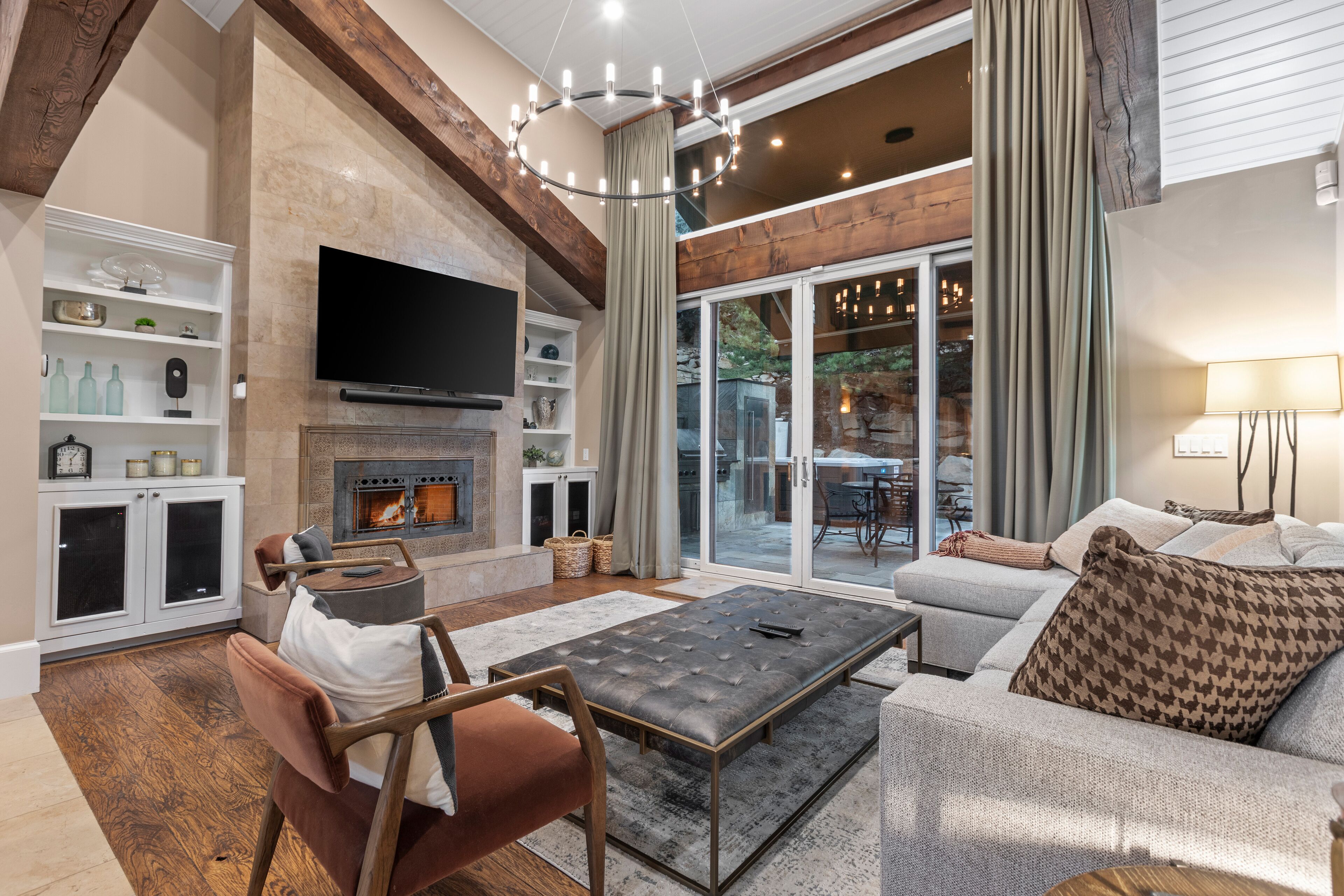 Smart TV, fireplace, DVD player, stereo