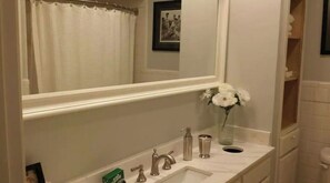 Dusche, Handtücher, Seife, Shampoo