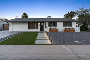 Exterior - Modern Retreat Near Old Town (Scottsdale)