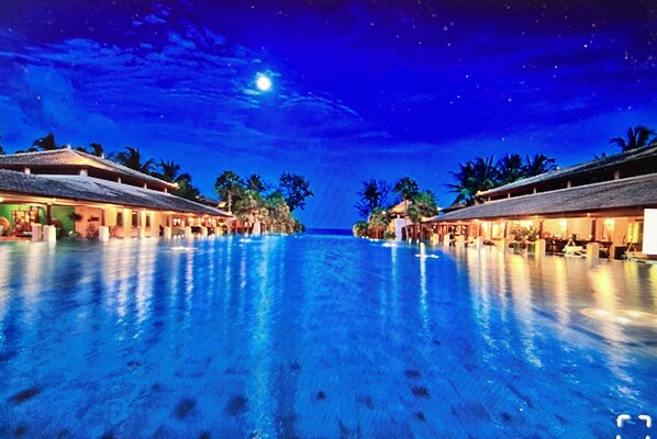 Indoor pool, outdoor pool - Vacation in a Luxurious 5-star resort in Phuket Thailand. (Talang, Phuket)