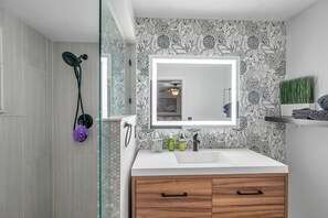 Combined shower/tub, hair dryer, towels, soap