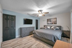 4 bedrooms, WiFi, bed sheets