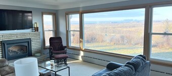Quiet and convenient home with a view
