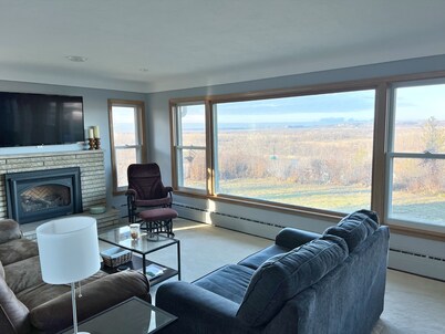 Quiet and convenient home with a view