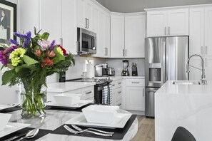 Fridge, microwave, oven, stovetop - Luxury Scottsdale “ALL NEWER REMODEL” in Grayhawk. (Scottsdale)