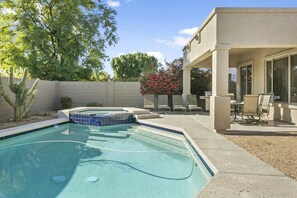 Outdoor pool, a heated pool, pool umbrellas - Luxury Scottsdale “ALL NEWER REMODEL” in Grayhawk. (Scottsdale)