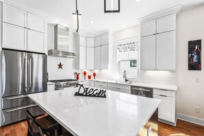 Fridge, oven, stovetop, dishwasher