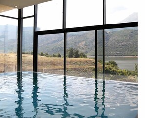 Piscine intérieure, piscine extérieure