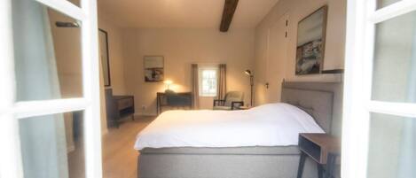 经济单人房 | 特色装修、办公桌、笔记本电脑工作区、遮光窗帘